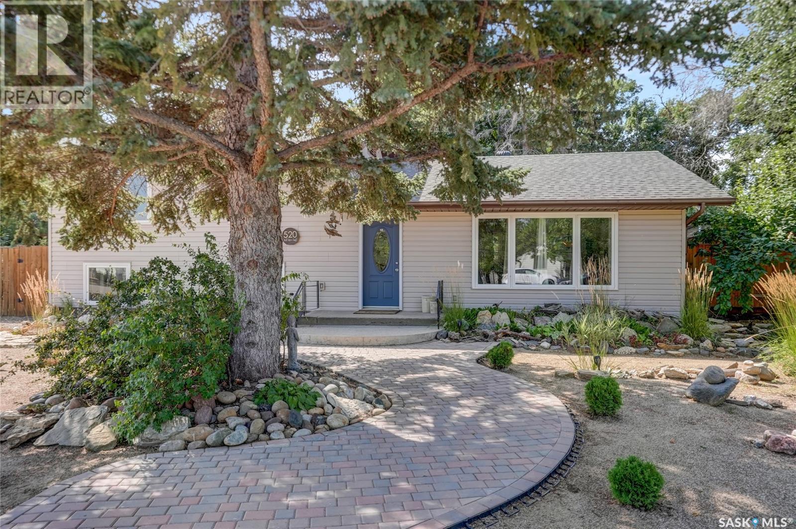 520 3Rd Avenue E, Assiniboia, SK