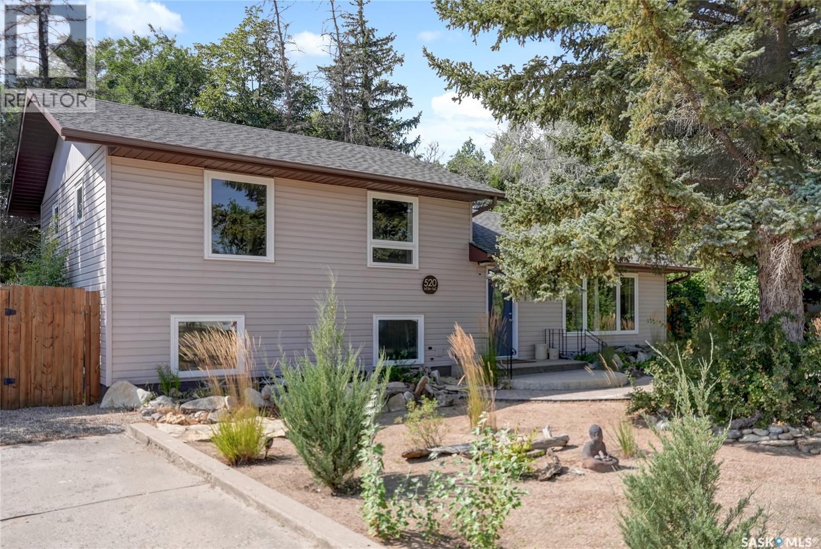 520 3Rd Avenue E, Assiniboia, SK