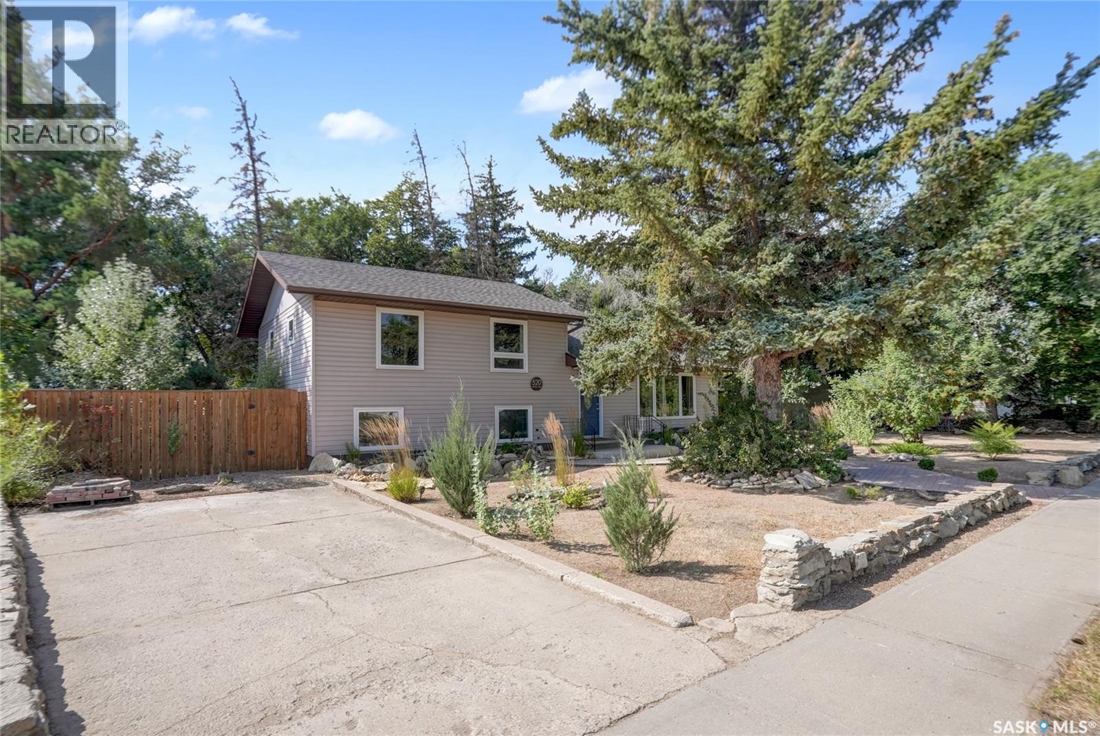 520 3Rd Avenue E, Assiniboia, SK