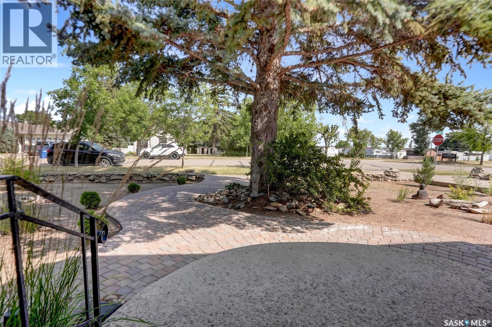 520 3Rd Avenue E, Assiniboia, SK