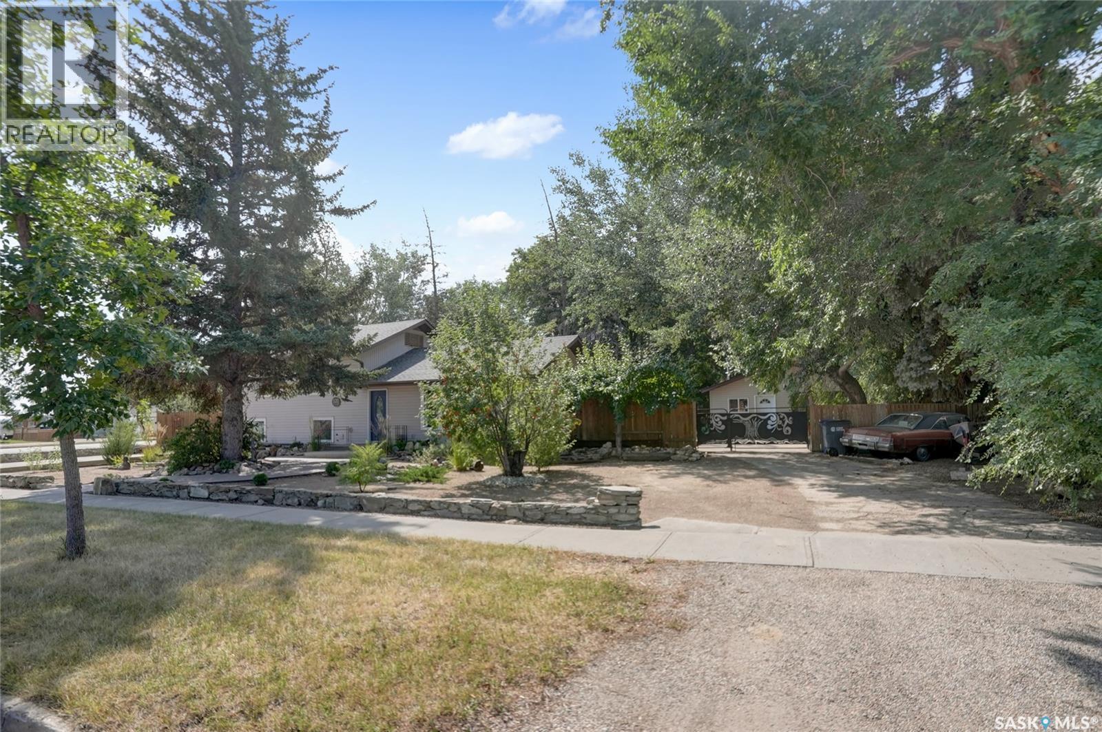 520 3Rd Avenue E, Assiniboia, SK