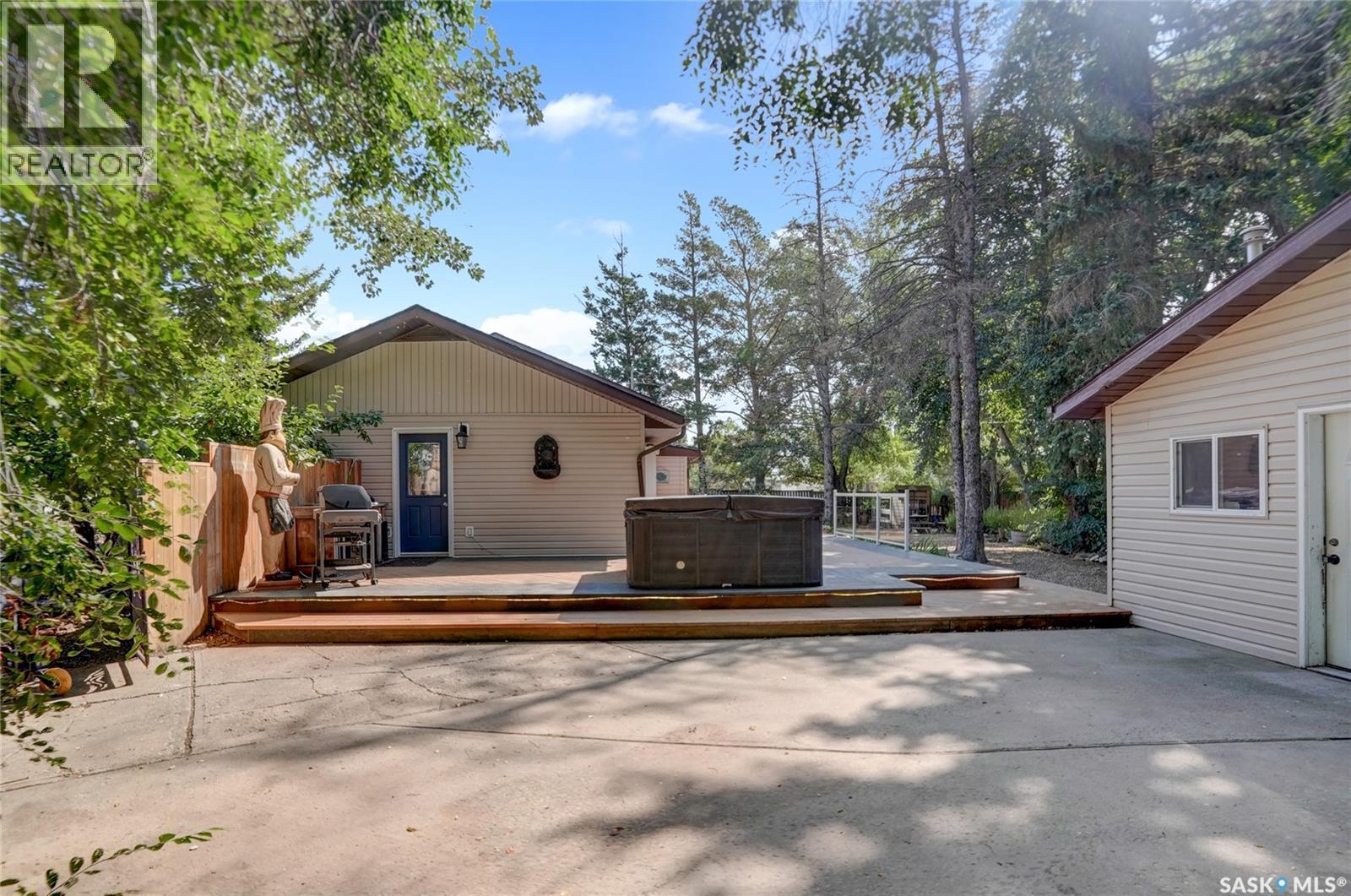 520 3Rd Avenue E, Assiniboia, SK
