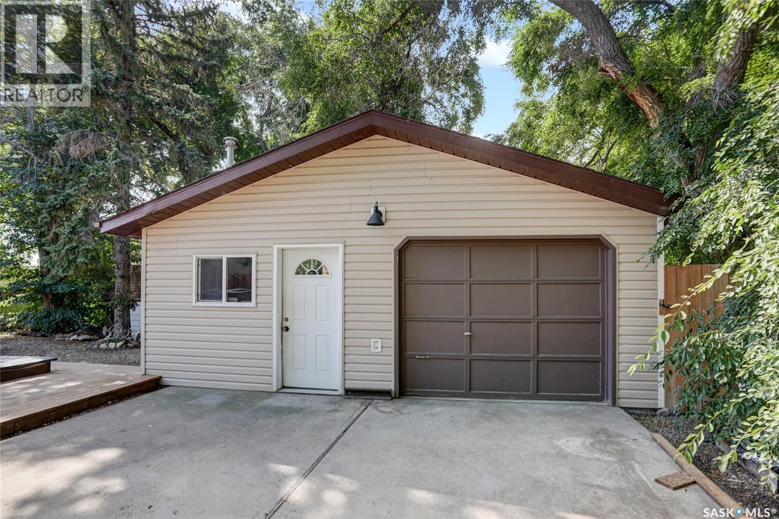 520 3Rd Avenue E, Assiniboia, SK
