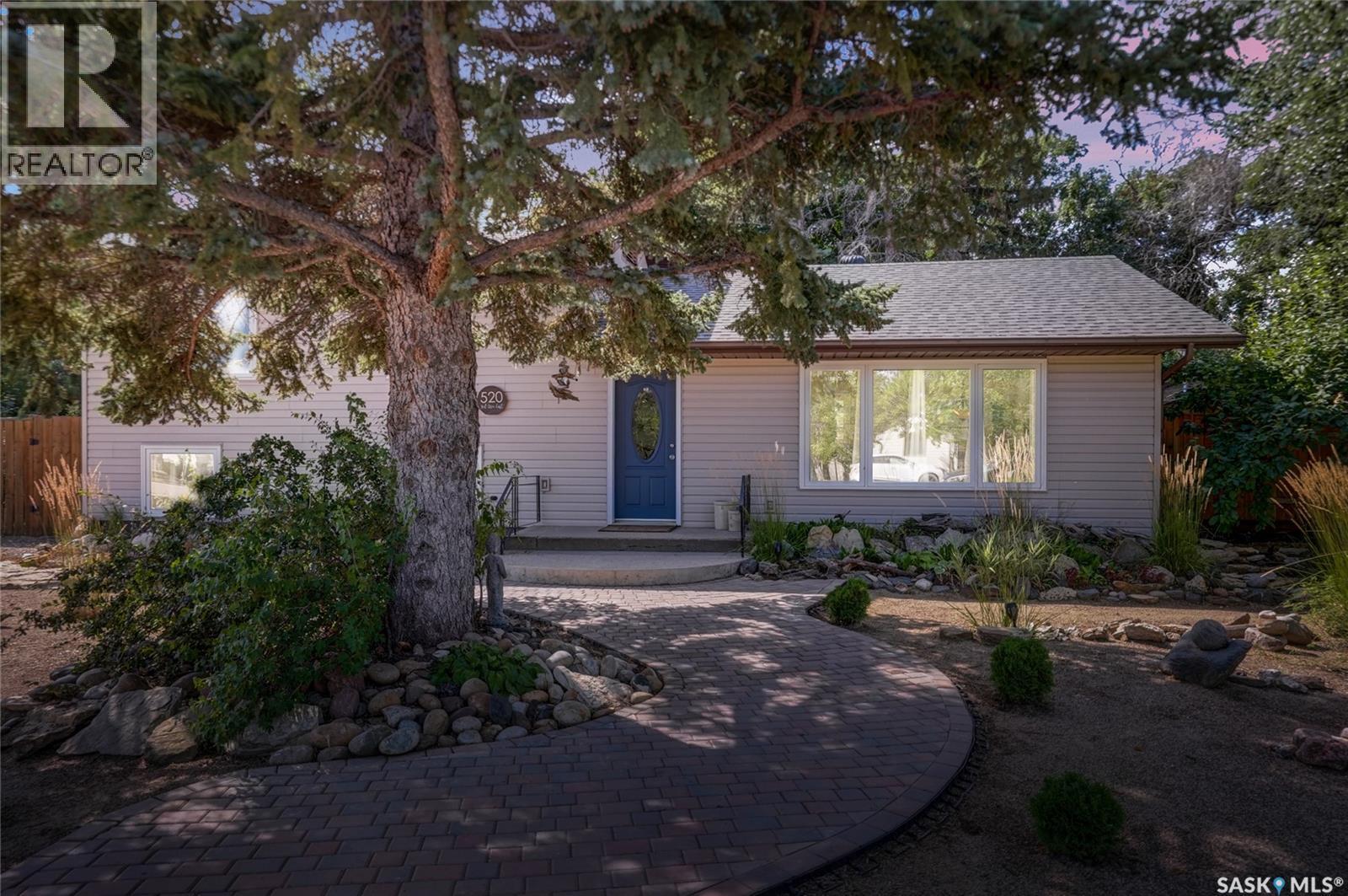 520 3Rd Avenue E, Assiniboia, SK