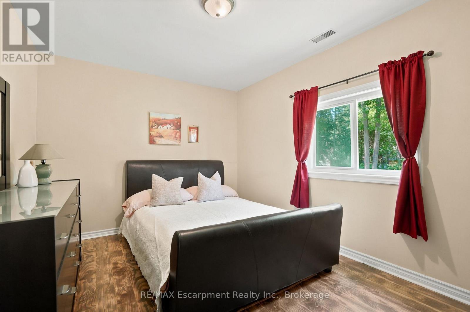 16 Hiawatha Road, Tiny, ON