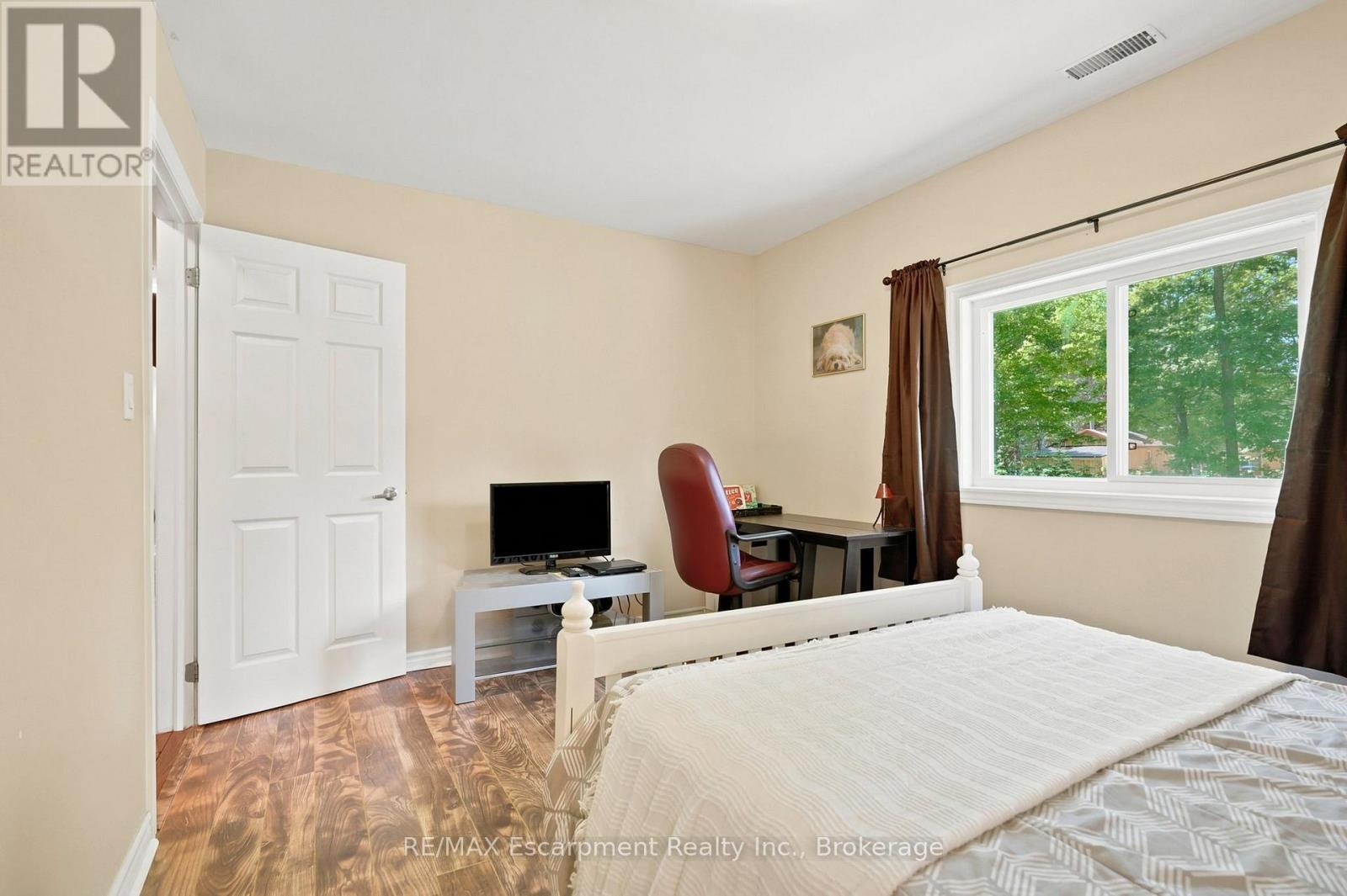 16 Hiawatha Road, Tiny, ON