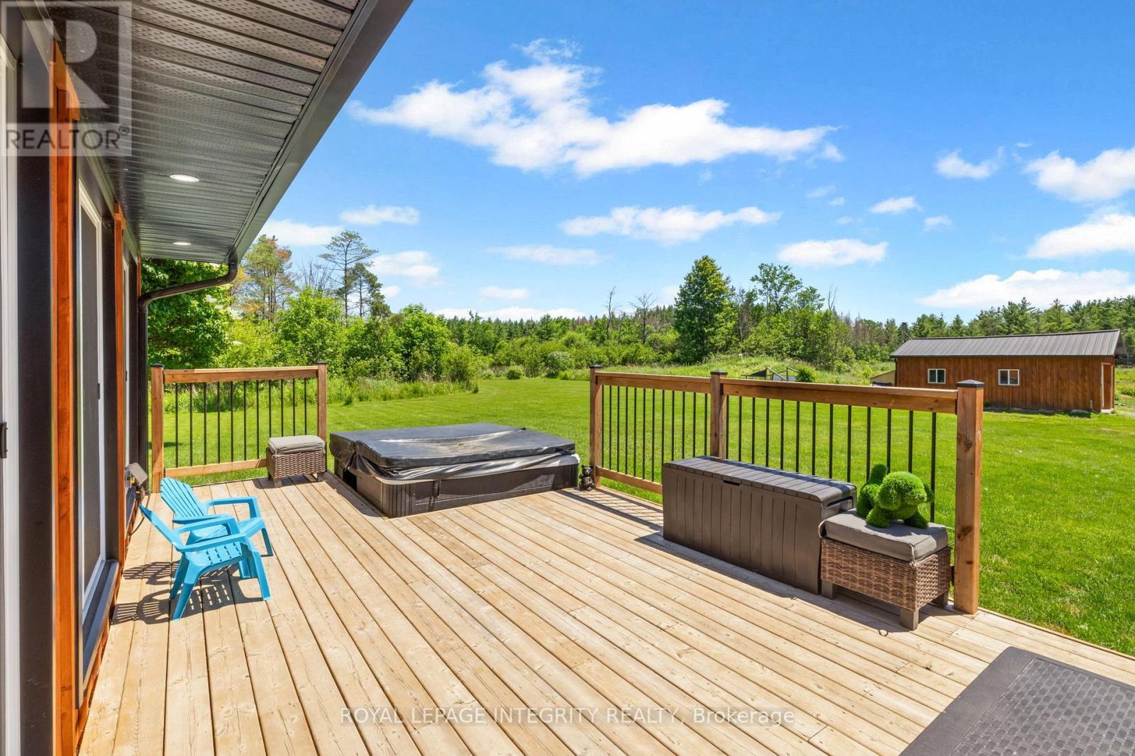 Hot Tub - 4228 O'Neil Road, Ottawa, ON