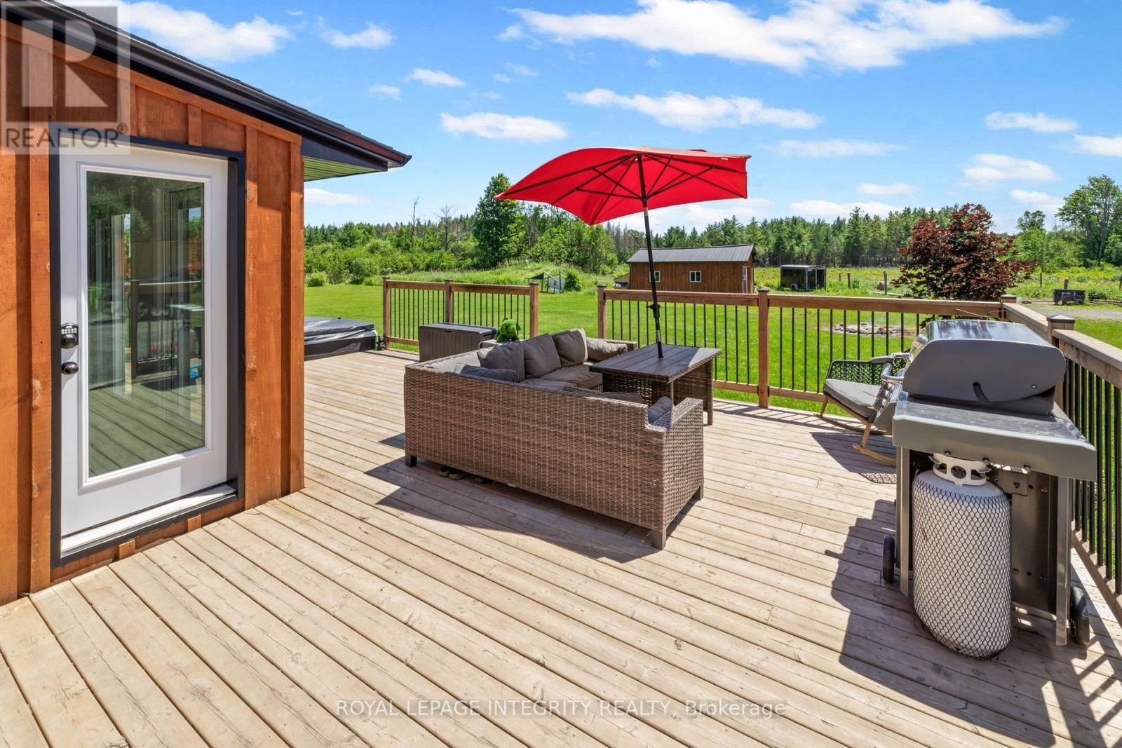 Beautiful Back Deck & Back Entrace - 4228 O'Neil Road, Ottawa, ON