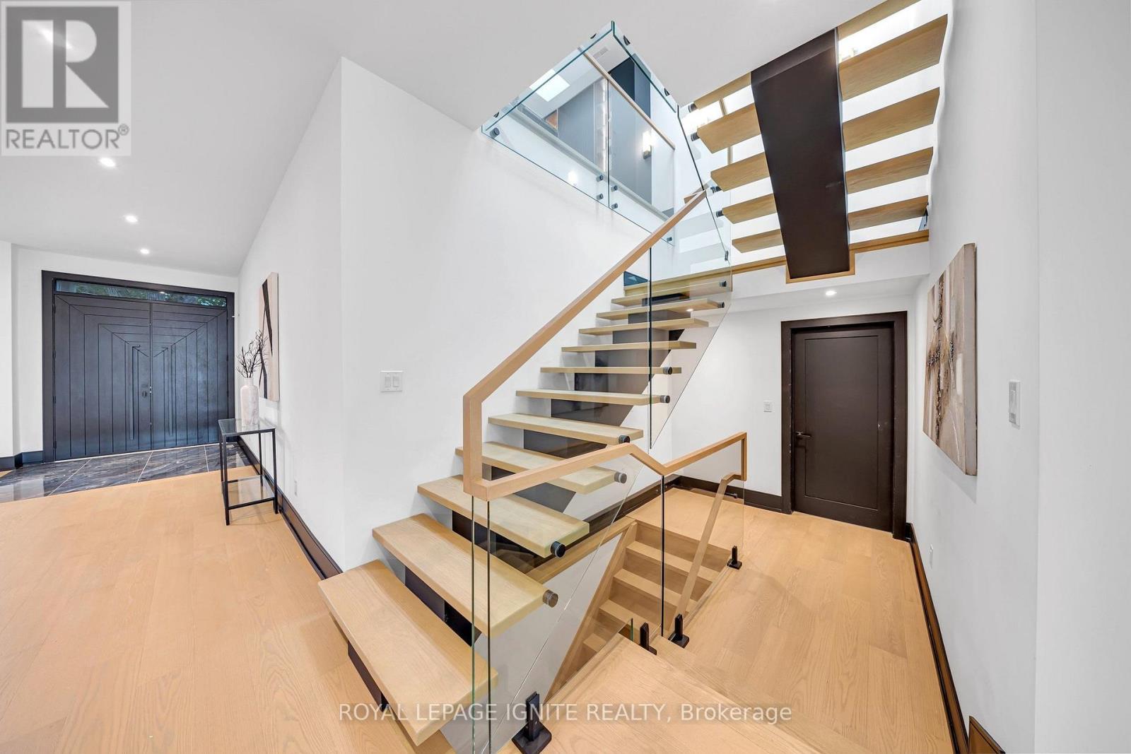 15 Deblyn Drive E, Toronto, ON