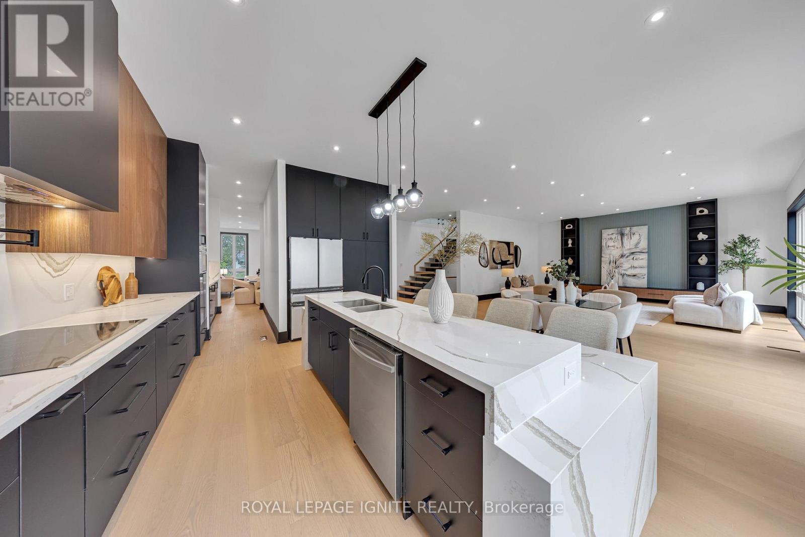 15 Deblyn Drive E, Toronto, ON