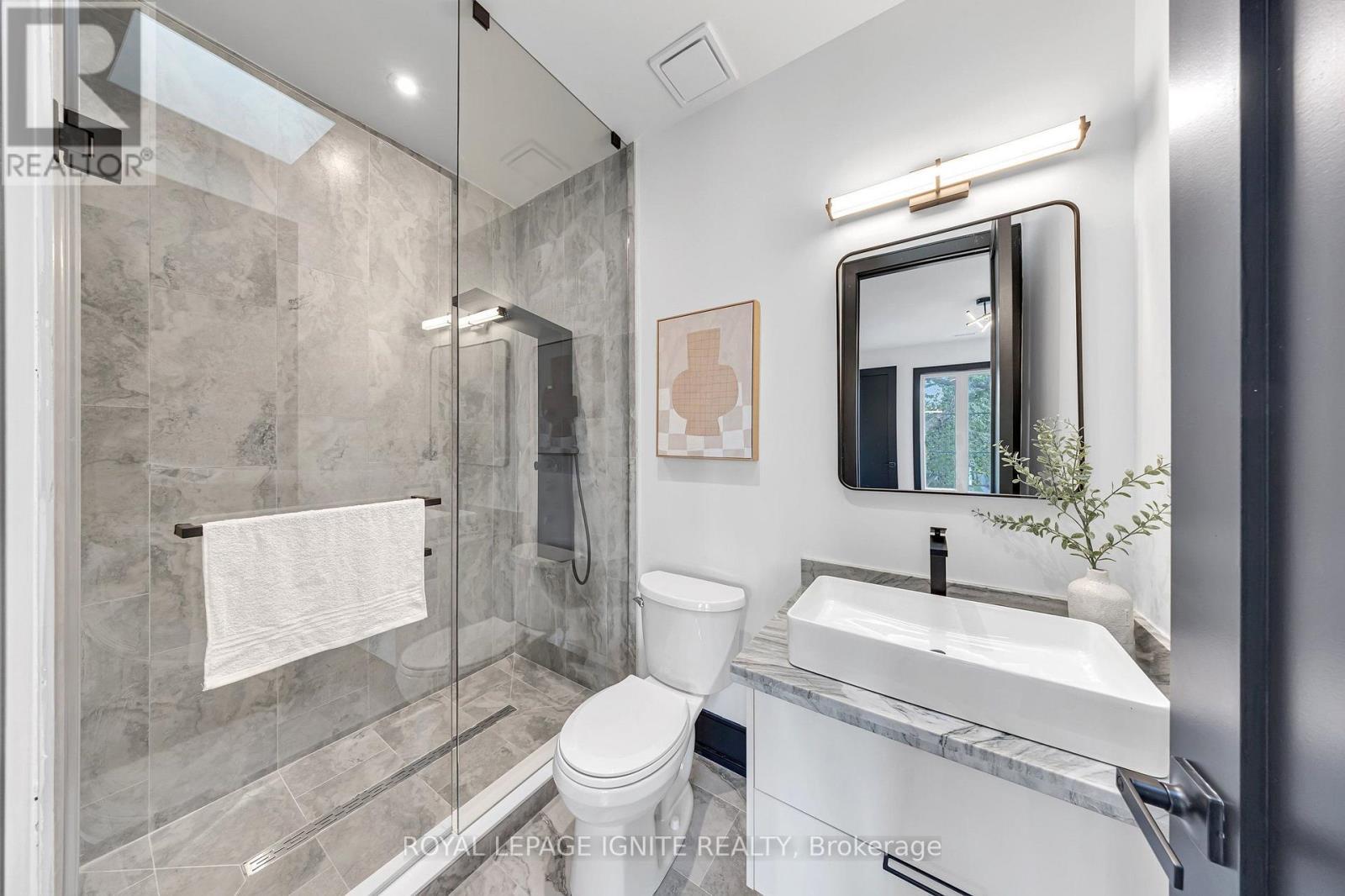 15 Deblyn Drive E, Toronto, ON