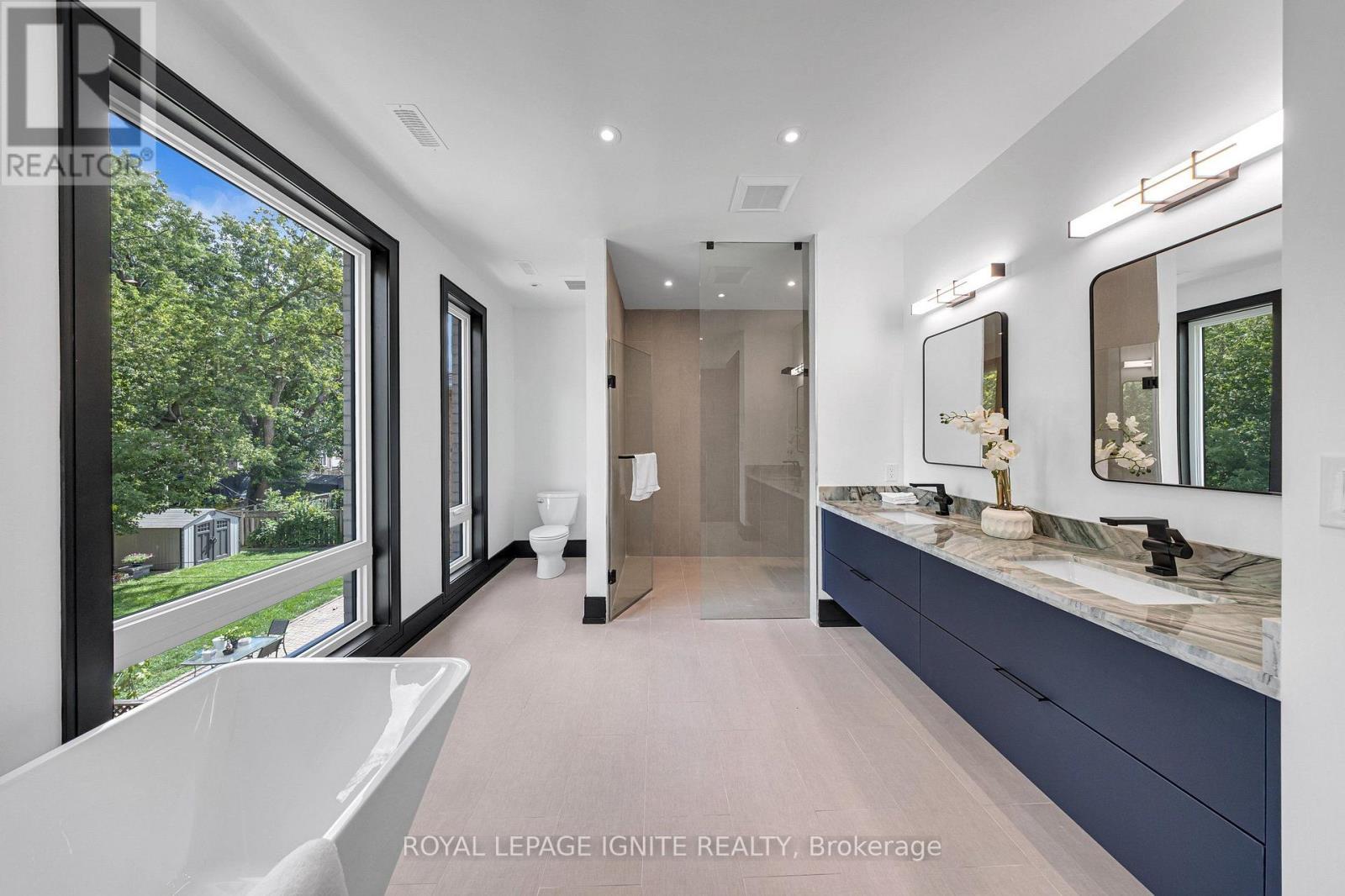 15 Deblyn Drive E, Toronto, ON