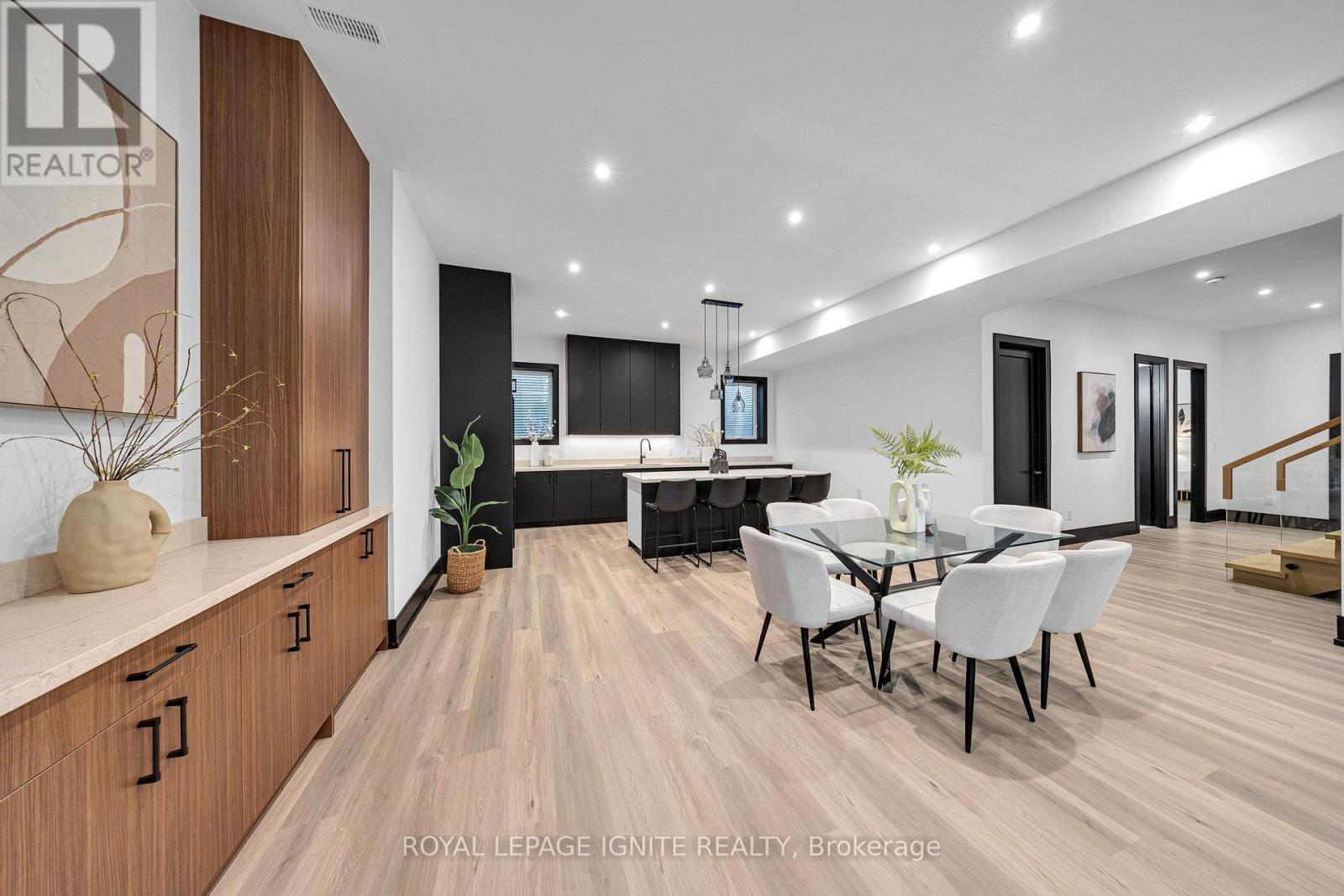 15 Deblyn Drive E, Toronto, ON