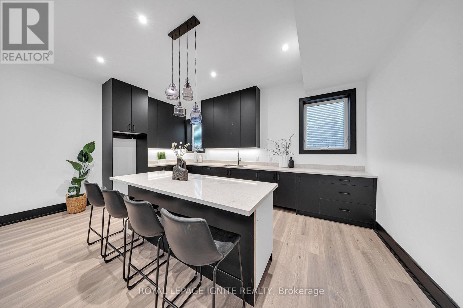 15 Deblyn Drive E, Toronto, ON