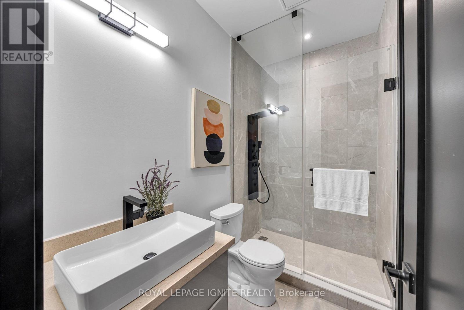 15 Deblyn Drive E, Toronto, ON