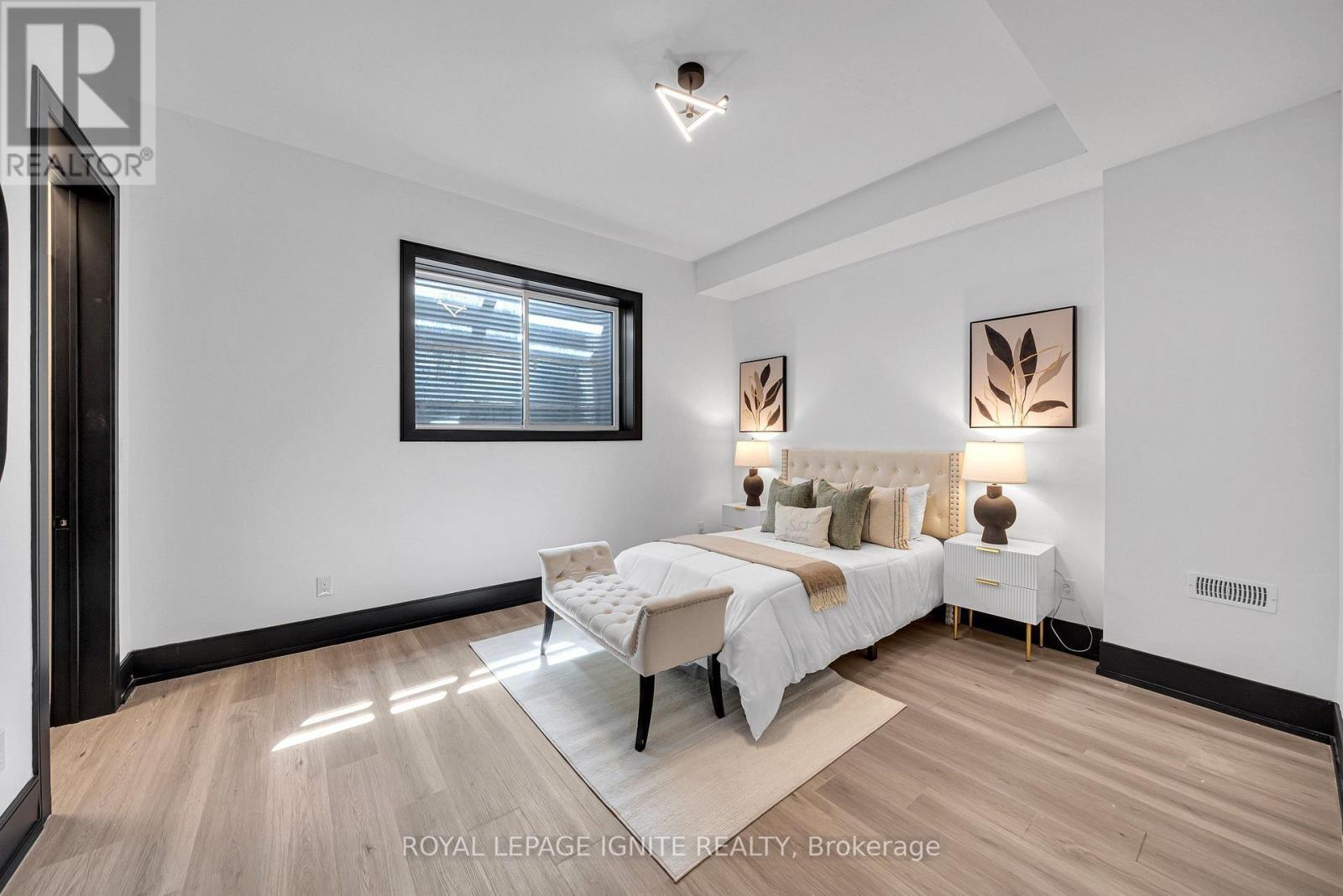 15 Deblyn Drive E, Toronto, ON