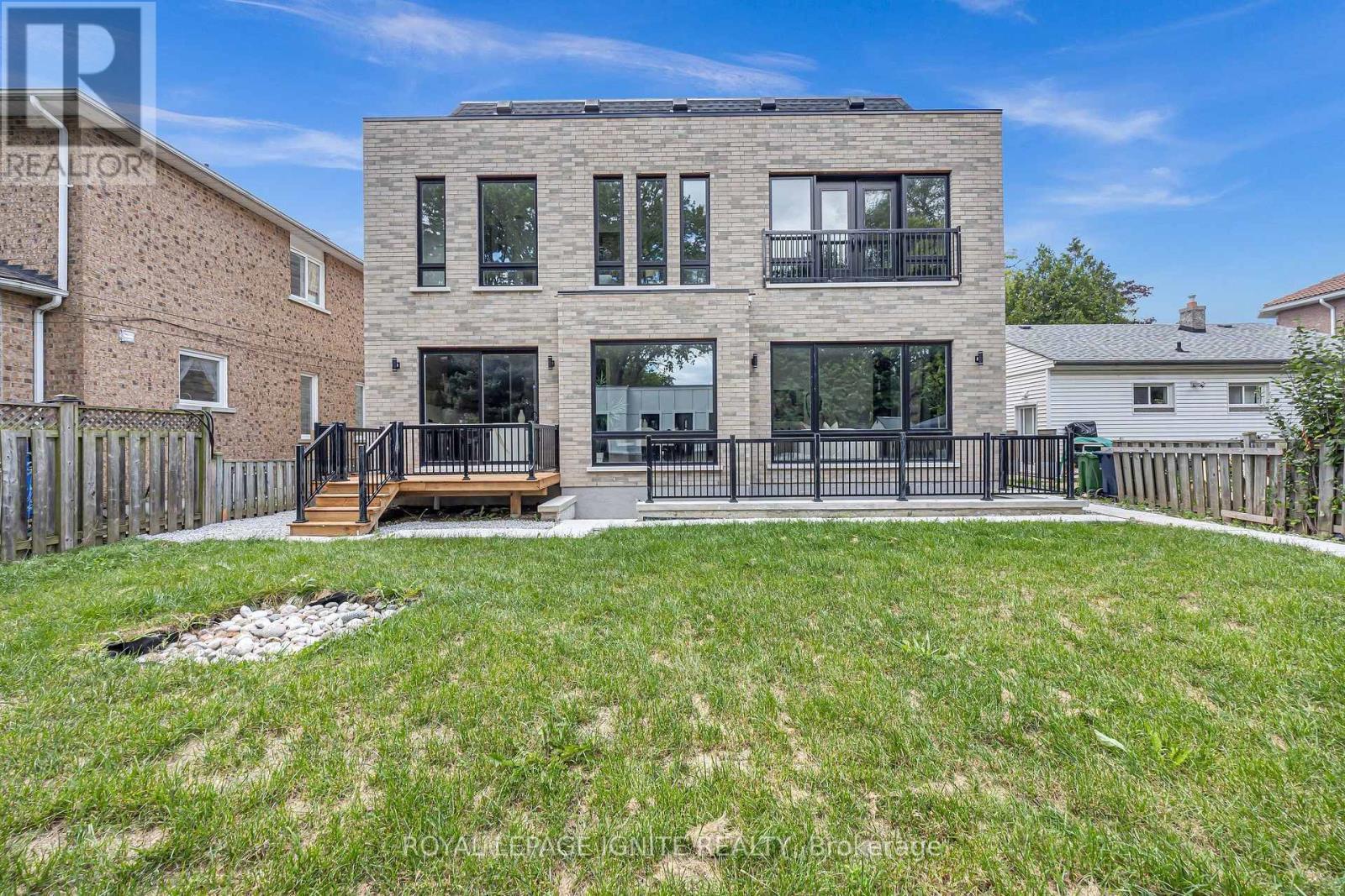 15 Deblyn Drive E, Toronto, ON