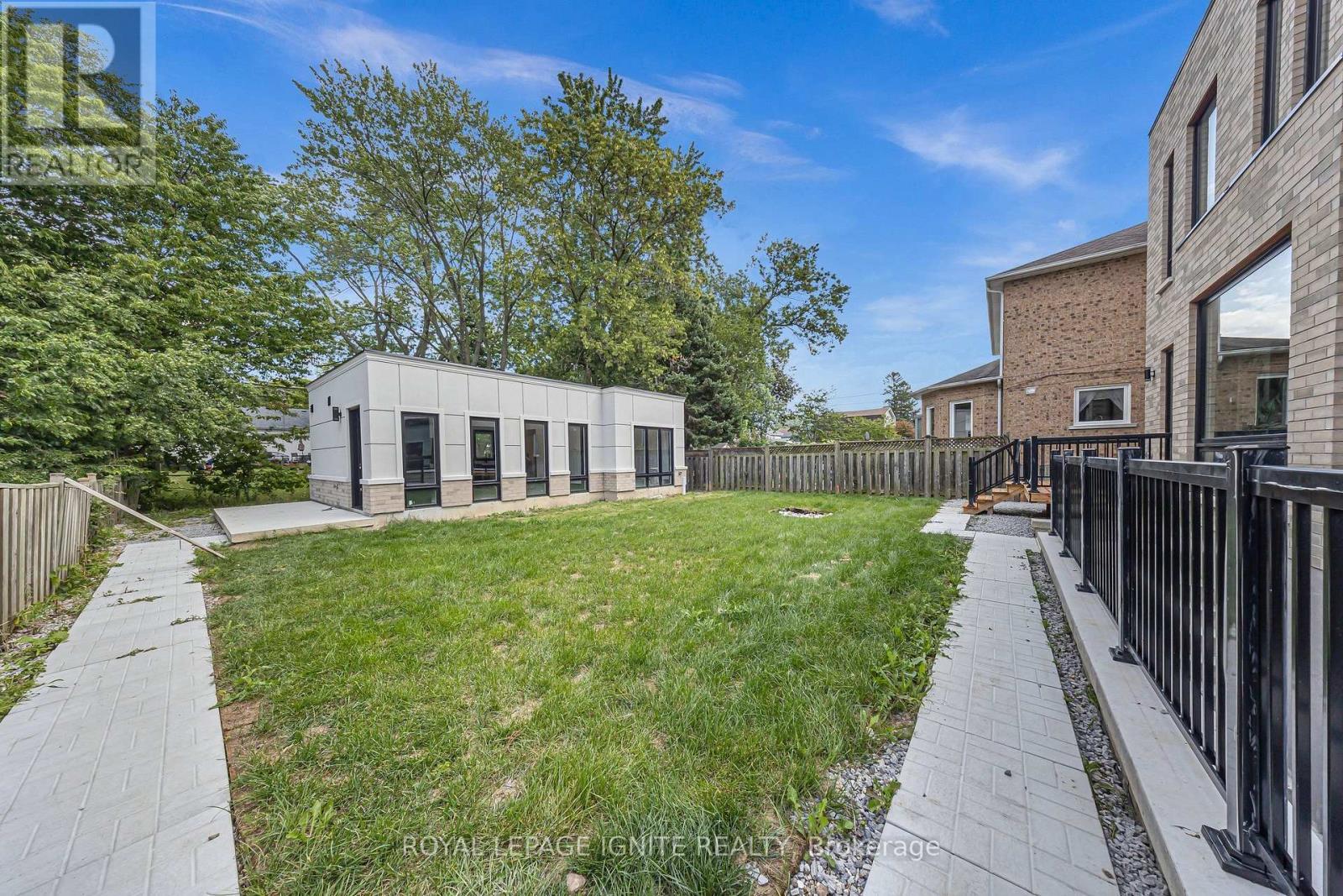 15 Deblyn Drive E, Toronto, ON