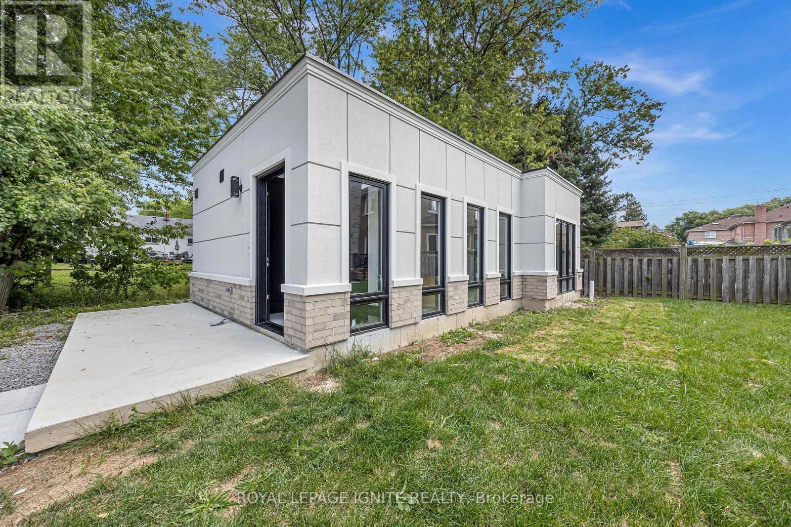 15 Deblyn Drive E, Toronto, ON