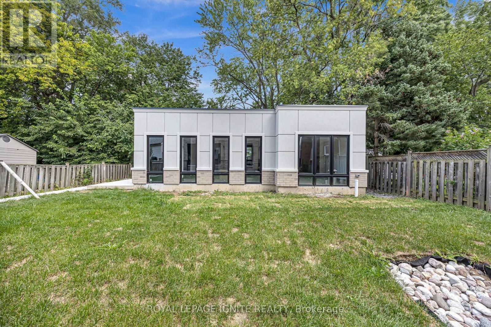 15 Deblyn Drive E, Toronto, ON