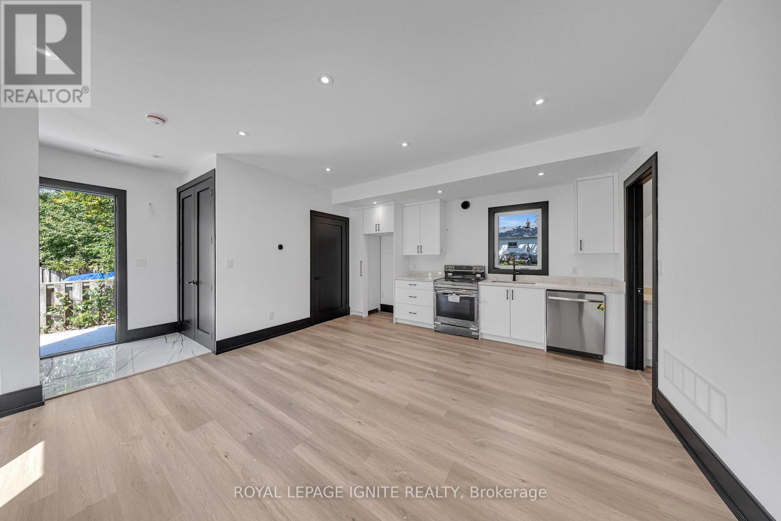 15 Deblyn Drive E, Toronto, ON