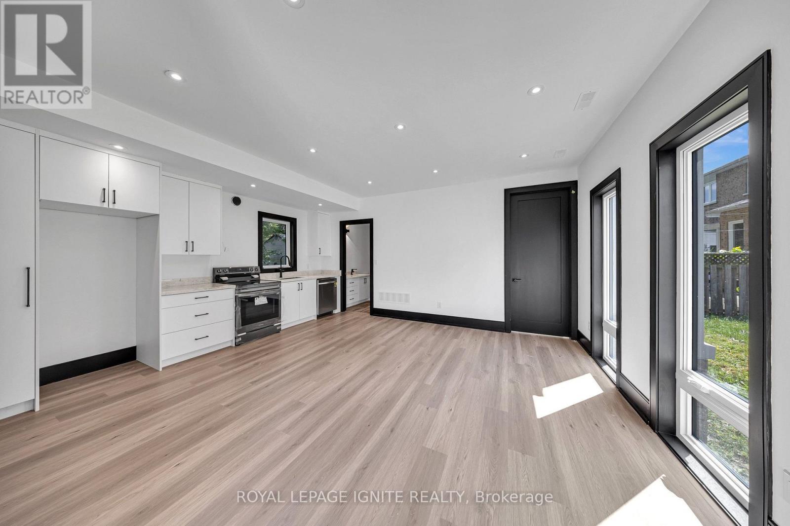 15 Deblyn Drive E, Toronto, ON
