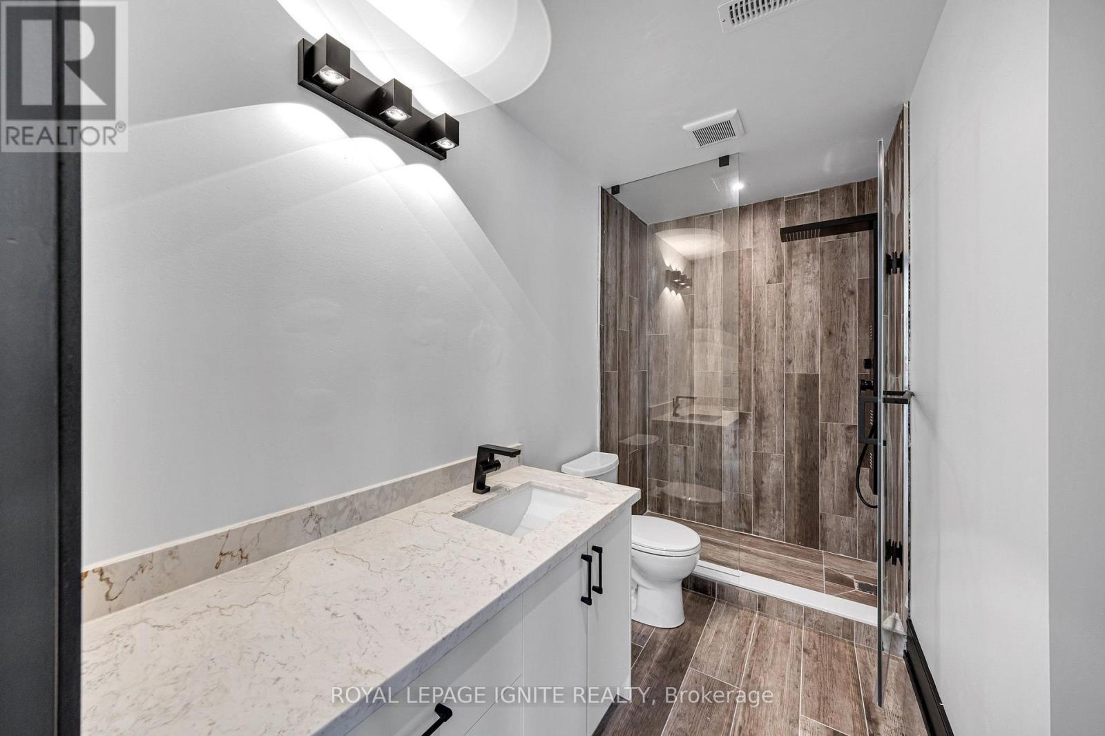15 Deblyn Drive E, Toronto, ON