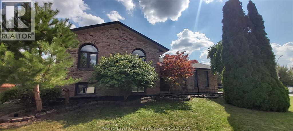 8339 Kingston Crescent, Windsor, ON