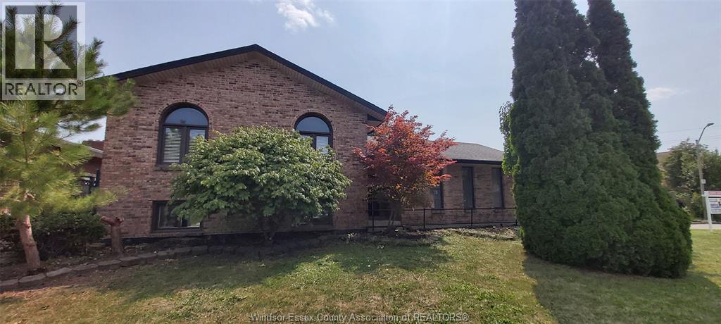 8339 Kingston Crescent, Windsor, ON