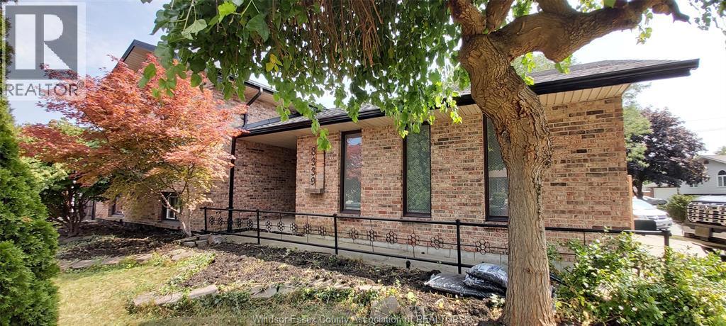 8339 Kingston Crescent, Windsor, ON