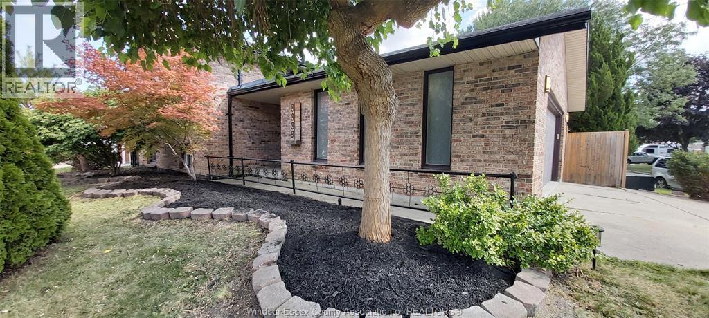 8339 Kingston Crescent, Windsor, ON