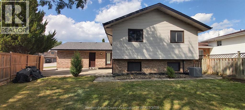 8339 Kingston Crescent, Windsor, ON