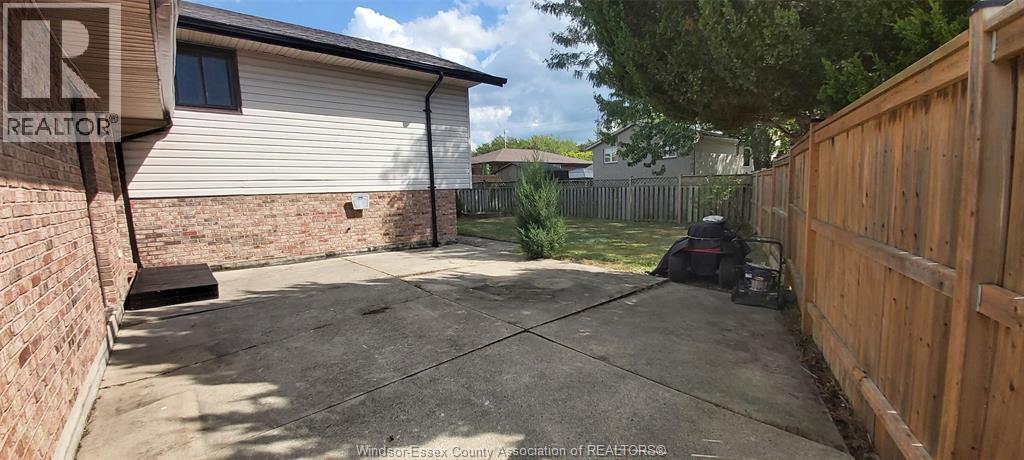 8339 Kingston Crescent, Windsor, ON