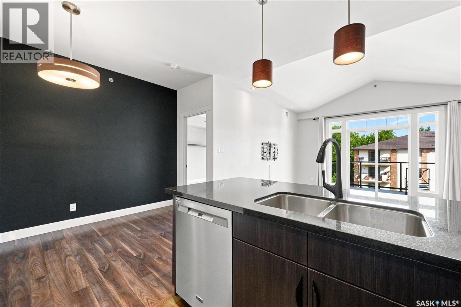 305 721 8Th Street E, Saskatoon, SK