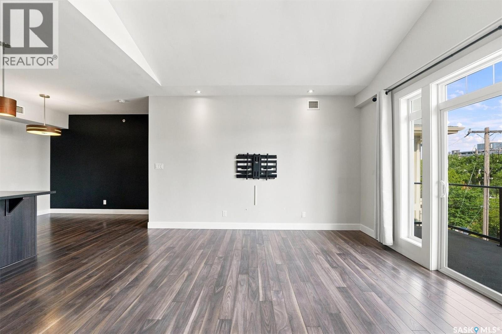 305 721 8Th Street E, Saskatoon, SK