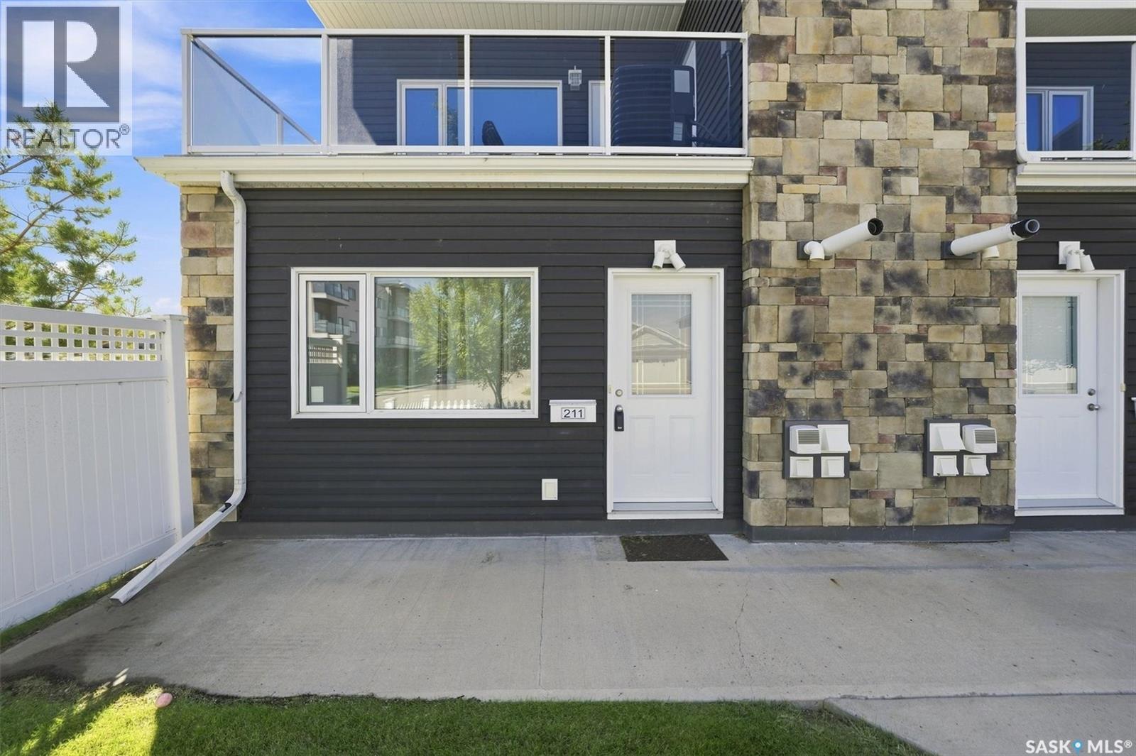 211 225 Hassard Close, Saskatoon, SK