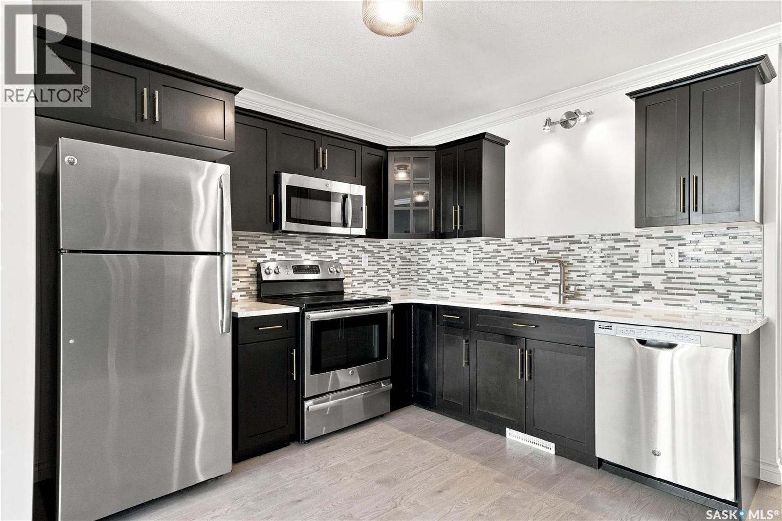 211 225 Hassard Close, Saskatoon, SK
