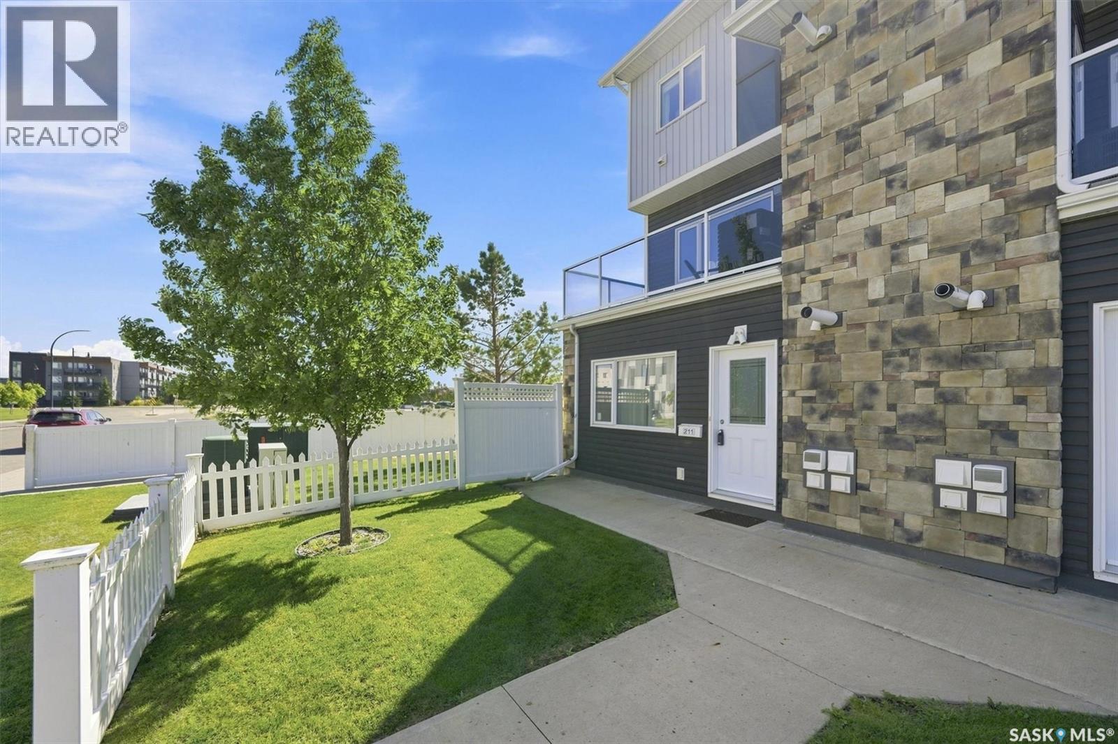 211 225 Hassard Close, Saskatoon, SK
