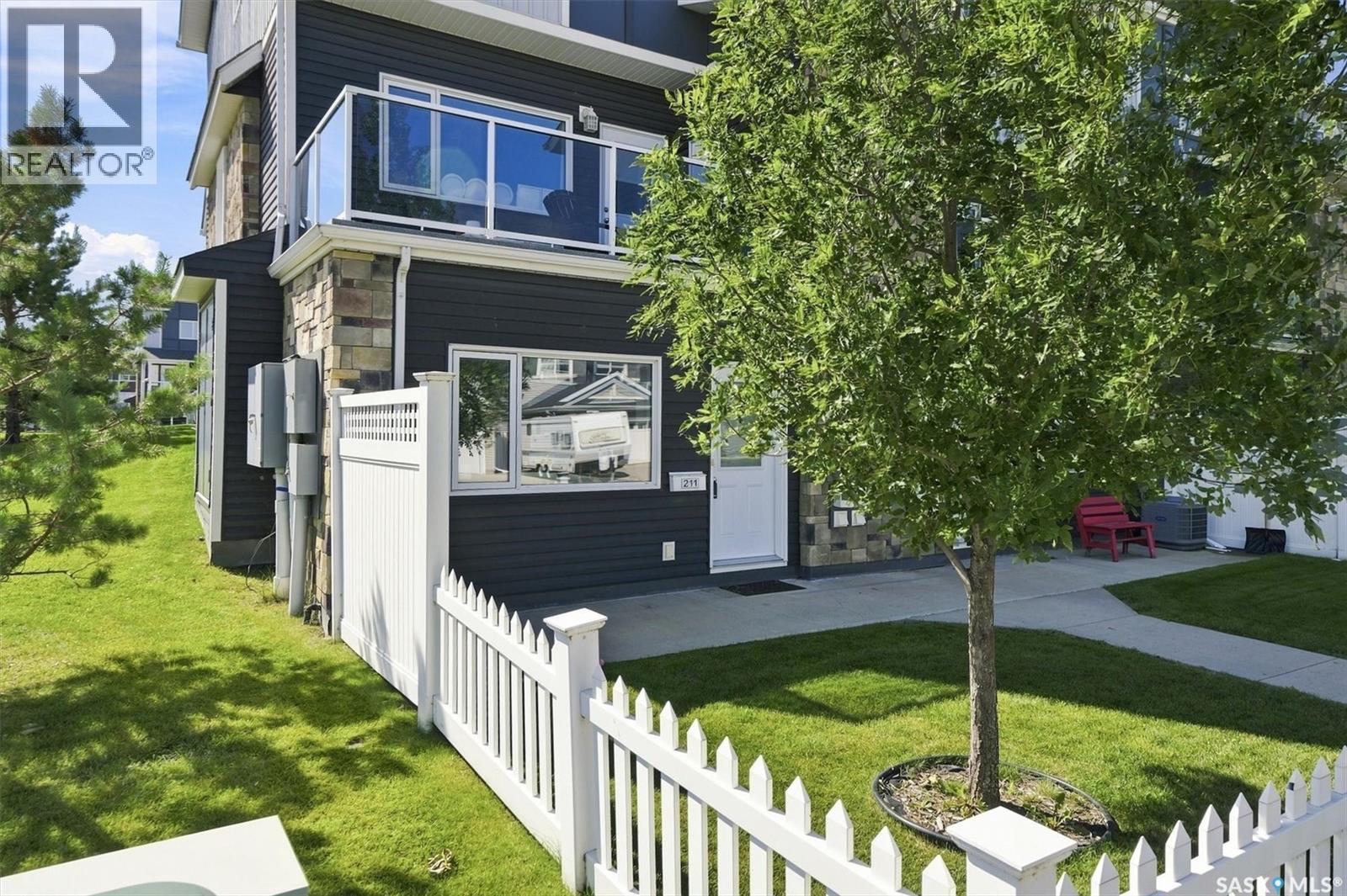 211 225 Hassard Close, Saskatoon, SK
