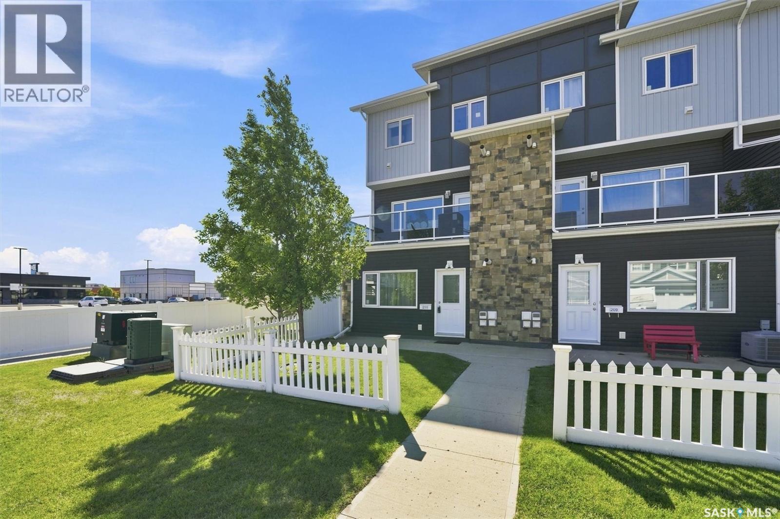 211 225 Hassard Close, Saskatoon, SK