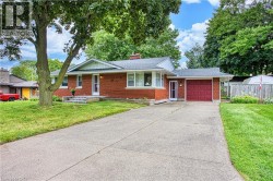 6 CHERRYWOOD Avenue Grimsby, ON L3M 2N1