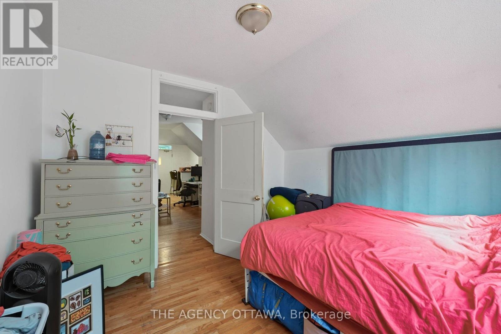 64 Bayswater Avenue, Ottawa, ON