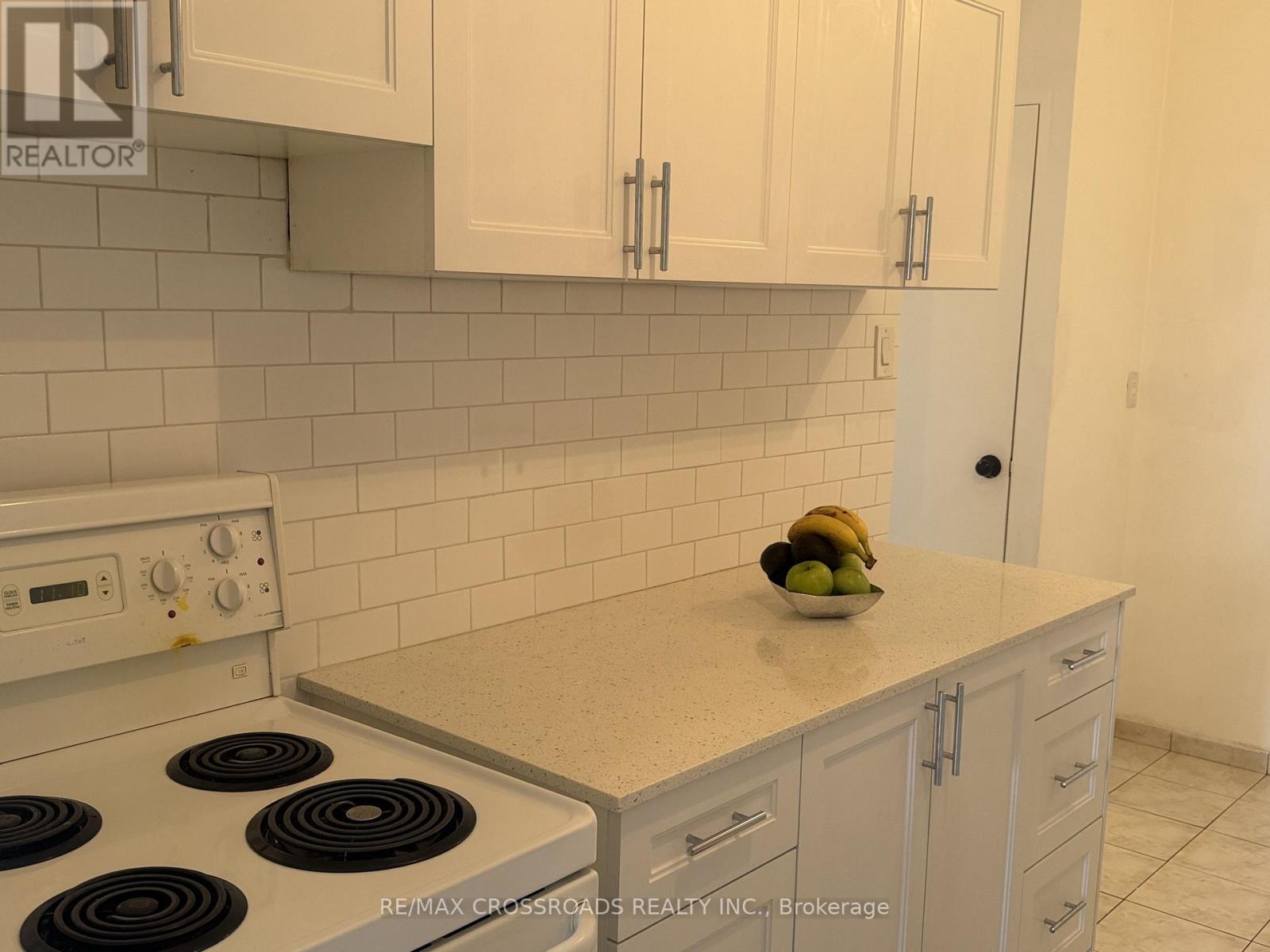 Functional eat-in kitchen. - 1004 - 5 Frith Road, Toronto, ON