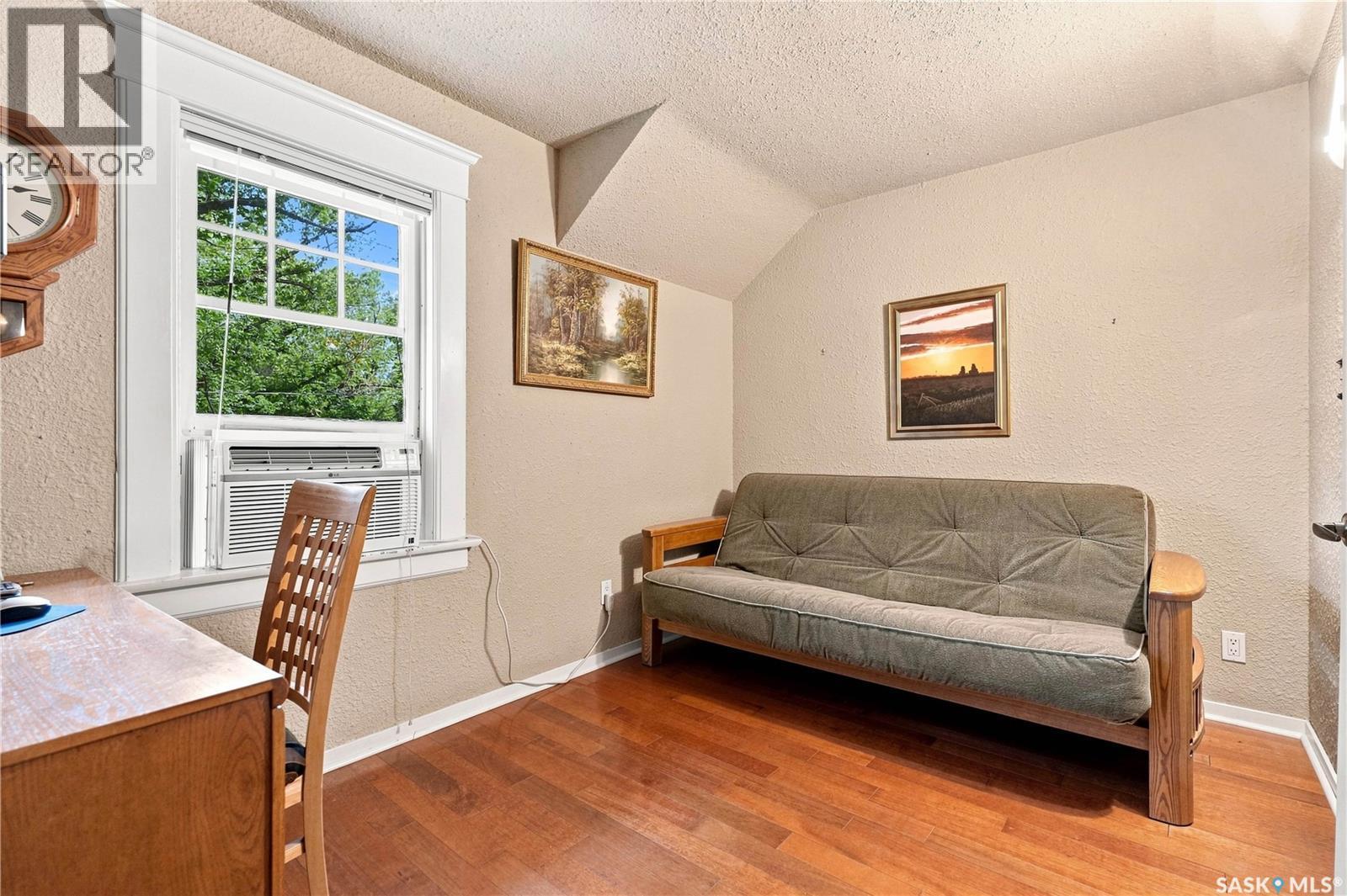 2274 Elphinstone Street, Regina, SK