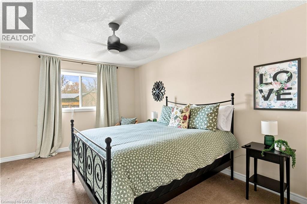 Neutral-toned walls complement the carpeted flooring - 187 Eden Oak Trail, Kitchener, ON