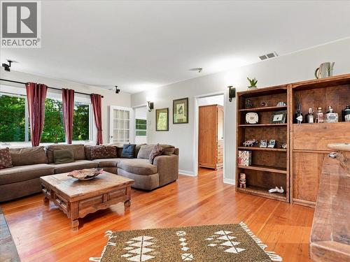 5811 Eagle Island, West Vancouver, BC 
