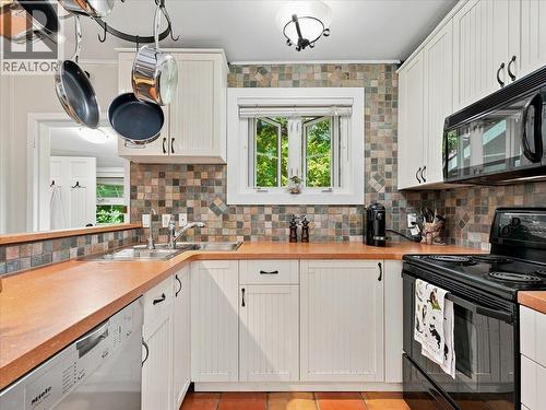5811 Eagle Island, West Vancouver, BC 