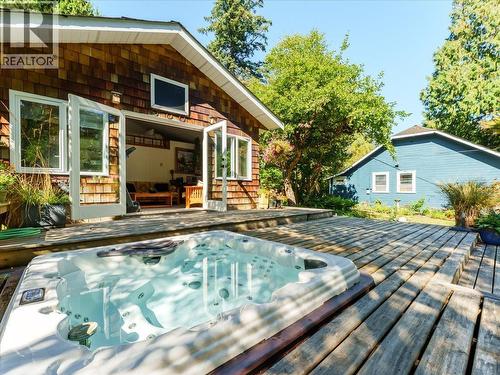5811 Eagle Island, West Vancouver, BC 