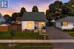 732 GILLESPIE AVENUE Peterborough (Otonabee Ward 1), ON K9J 4B7