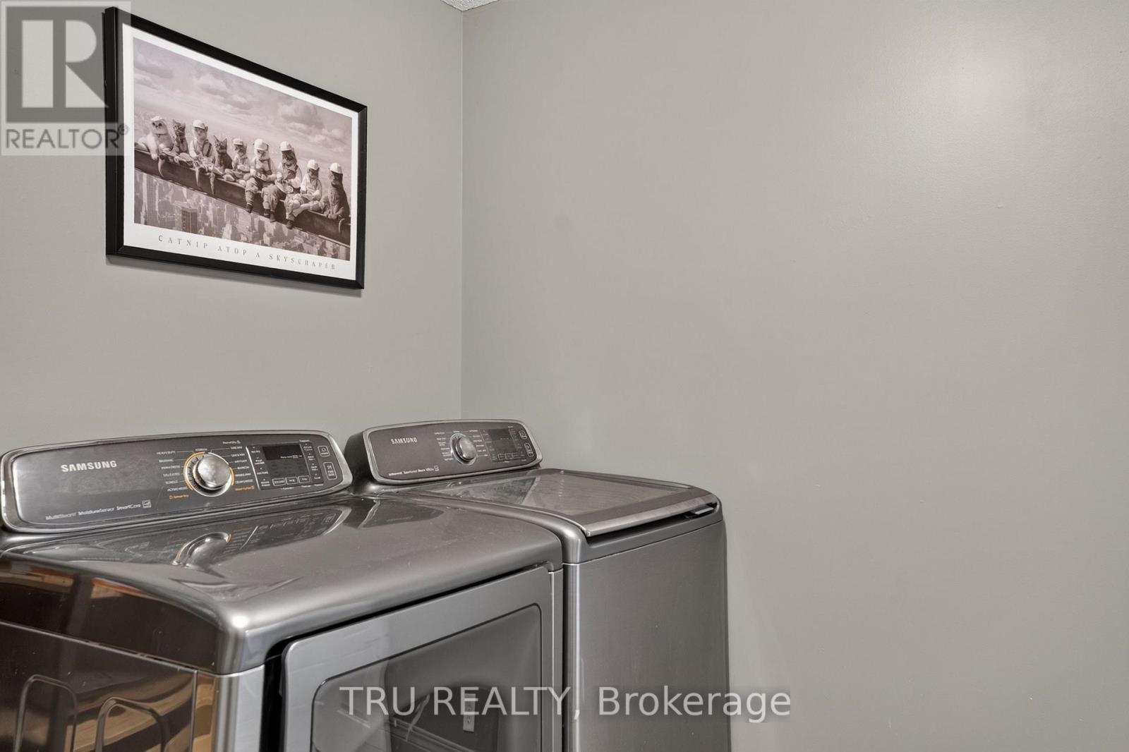 Laundry/Mud Room with Garage access - 57 Golflinks Drive, Ottawa, ON